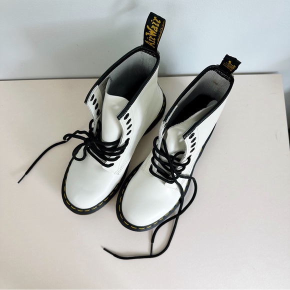 NWOT Doc Martens White Lace up 1460 Paschal leather 8-eye boot - Picture 6 of 9